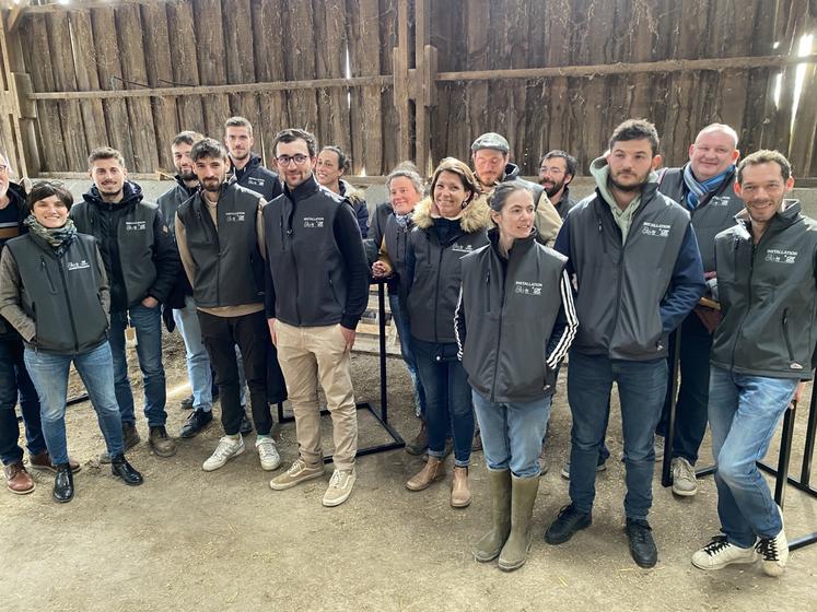 Conseillers et jeunes installés arborent le gilet offert par le partenaire bancaire. Une prime de 500 € leur sera également versée à partir du 27 mars.