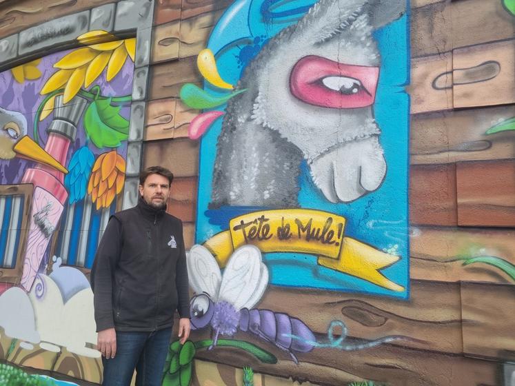 Sébastien Courtin, cogérant de la brasserie Tête de mule, à Coulon, a choisi de contribuer à la préservation du Marais poitevin via les ventes de sa nouvelle création.