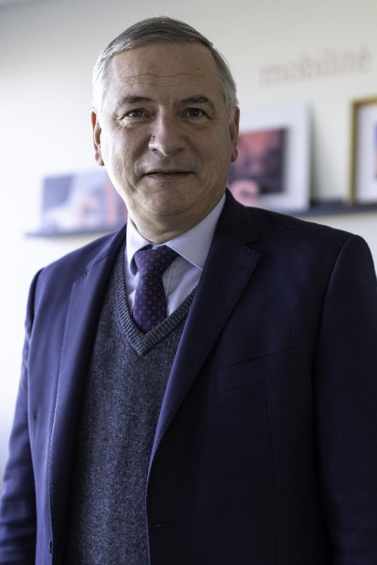 Emmanuel De Loynes compte sur la proximité des agences Crédit Agricole pour toucher les agriculteurs.