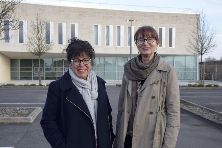 Pascale Aubert, animatrice de territoire ouest Charente à la MSA des Charentes et Françoise Billoux, administratrice de la MSA et présidente du comité Ouest Charente, présentent l'exposition "L'agriculture au féminin : portraits de femmes du monde agricole sur le territoire de l'Ouest Charente". Elle est visible dès aujourd'hui au "Vingt-sept" de Rouillac.