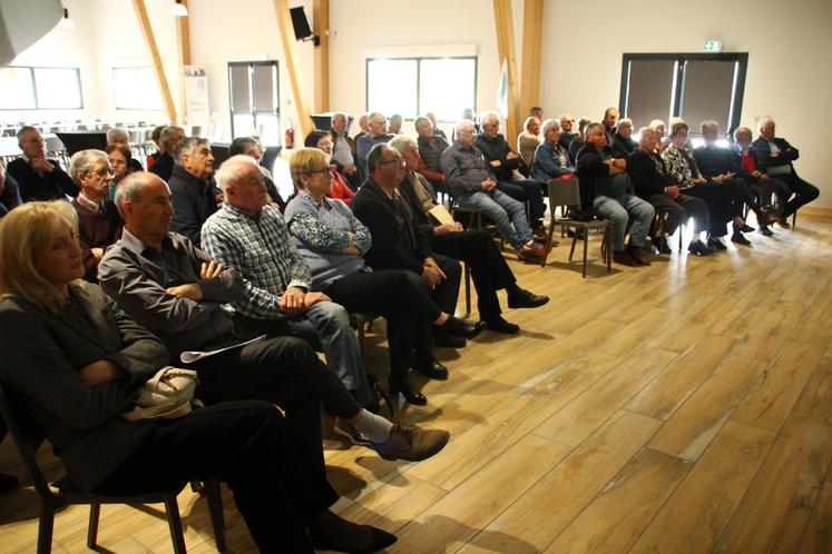 Les adhérents de la section des anciens de la FNSEA 86 se sont retrouvés à La Baie des Champs à Sèvres-Anxaumont.
