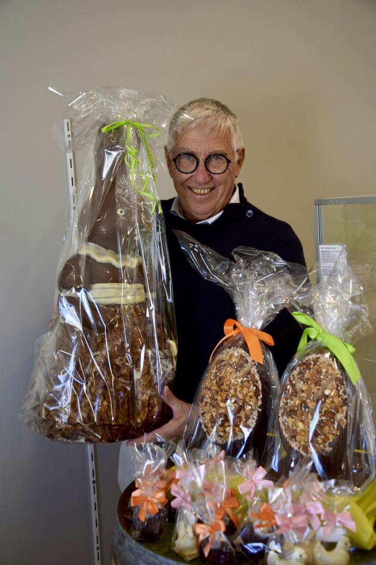 Ce lapin de Pâques de Gourmandise et Chocolat mesure plus de 60 centimètres !