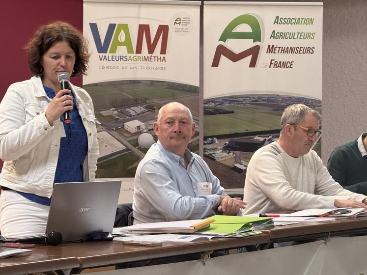 Hélène Berhault-Gaborit, l'animatrice, et Yves Debien, le président, sont revenus sur l'activité de Valeurs Agri Métha lors de l'assemblée générale, le 26 mars à Confolens.