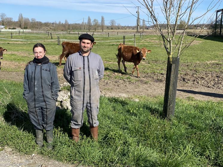 Mathieu Renaud, sur son exploitation à Baignes Sainte-Radegonde