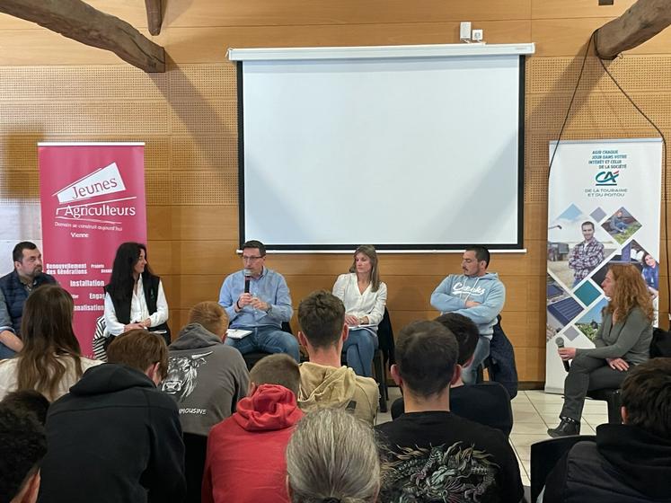 Des agriculteurs, représentants de la chambre d'agriculture, de l'Anefa et du SR sont intervenus.