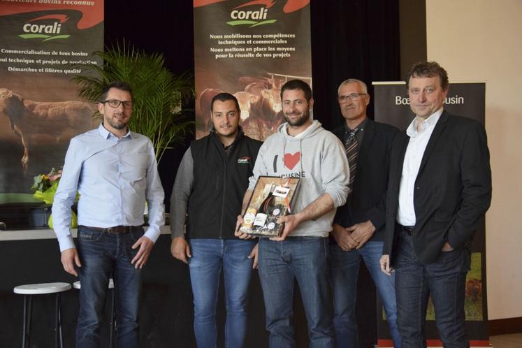 Corali a rendu hommage à l'éleveur de la Vienne Alexandre Humeau, dont la vache Oupette a été l'égérie du dernier salon de l'agriculture.