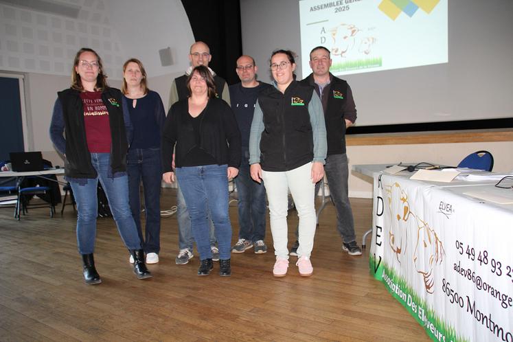 Les élus et salariées de l'Adev en assemblée générale fin mars.