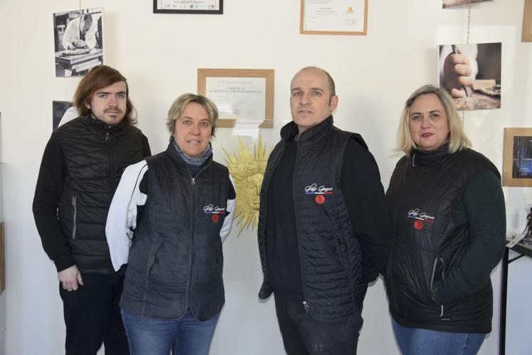 L'équipe de Glass Gravure, de gauche à droite : Nalé, Aurélie, Laurent et Cathy.