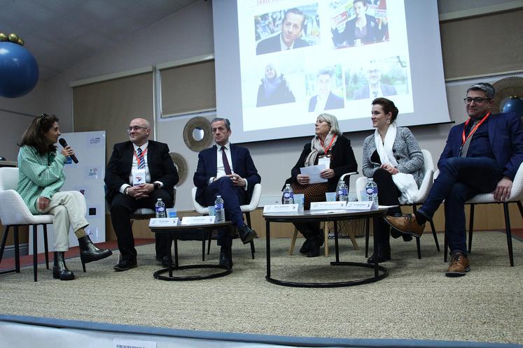 Il a été rappelé que, dans la Vienne, sur les 265 maires, 62 seulement sont des femmes.