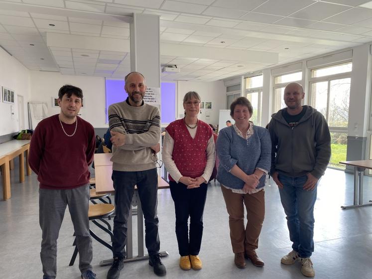 Damien Poisbleau, animateur de Chevriers 79, Joël Forêt, trésorier, Tiana Fadat et Caroline Comte, coprésidentes, Romain Verrier, membre du bureau.