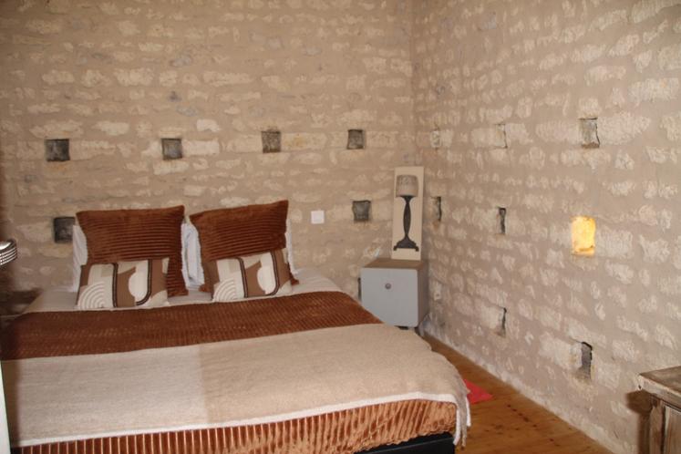 Depuis 2015, le manoir de La Blonnerie a son hébergement insolite. Le gîte "le pigeonnier" est conçu pour roucouler à deux. La chambre est d'ailleurs dans le pigeonnier.