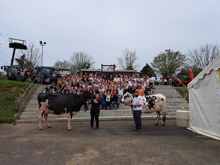 Les vainqueurs des concours du festival laitier 2024 de Chabanais, en Prim'holstein et en Normande.