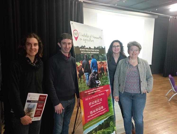 Audrey Tricard, vice-présidente, Julien Rouger, président, Nathalie Duchiron, animatrice, et Magalie Vinet, trésorière.