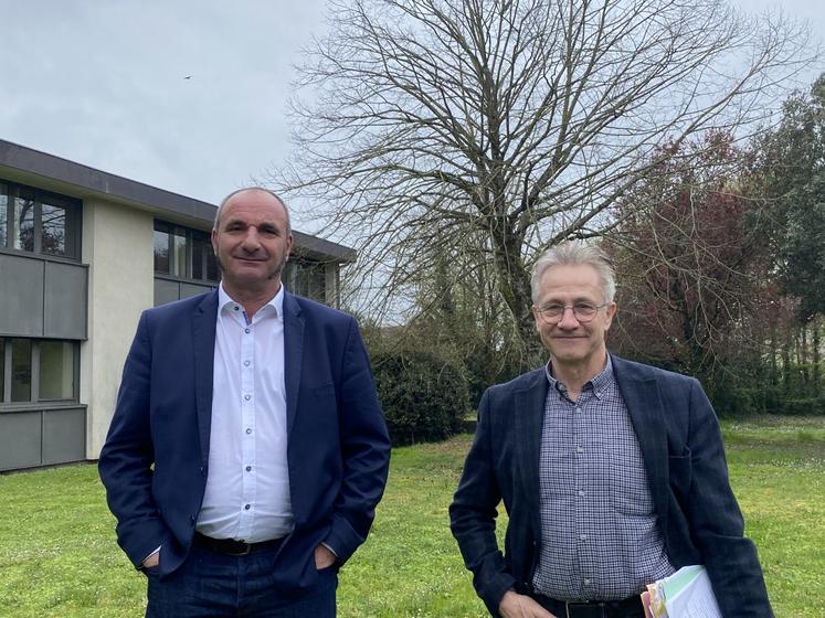 Denis Mousseau, président de la chambre interdépartementale d'agriculture 17-79, avec Pol Lefèbvre, directeur général qui passera la main d'ici quelques semaines à Christophe Chenut, actuel directeur général de la chambre régionale d'agriculture du Centre.