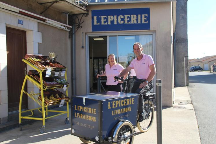 Tom et Didi Hawkins ont repris la supérette de Bouresse, ouverte tous les jours, sauf le mardi de 8 h à 13 h et de 15 h 30 à 19 h 30. Le dimanche de 8 h à 12 h.