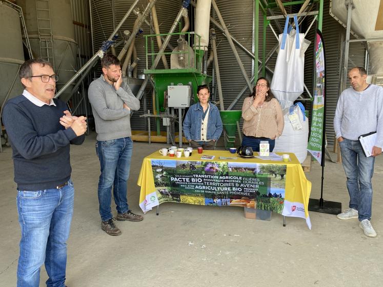 Le point presse d'Agrobio 79 se tenait chez le polyculteur éleveur Thomas Aubrun, à Gourgé.