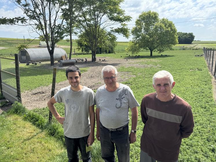 Guillaume, William et Frédéric Normadin attendent 200 personnes sur l'exploitation à Lagarde-sur-Né (lieu-dit Chez Baudry) pour le 1er juin.