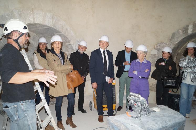 L'architecte a servi de guide au maire de Cognac ainsi qu'aux élus de Grand Cognac, une semaine avant l'inauguration de la porte Saint-Jacques. La restauration a coûté plus de 2,5 millions d'euros.