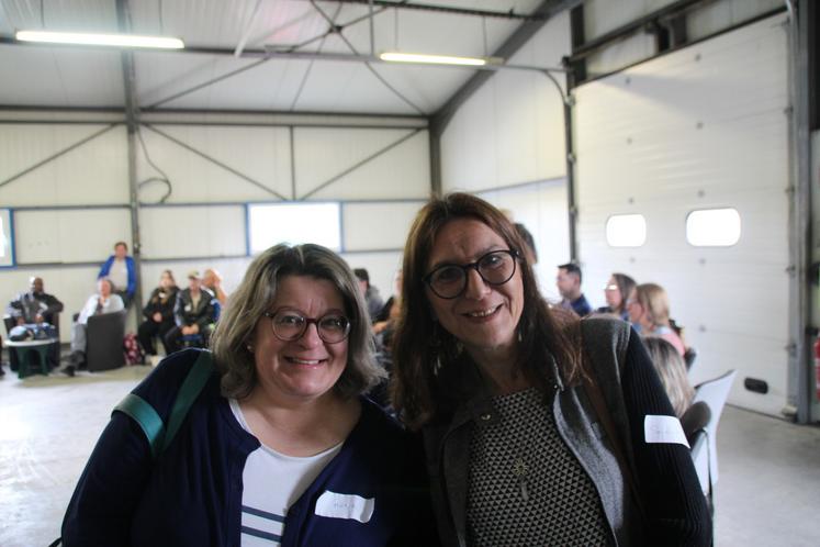 Pour Muriel et Sandrine, le moment est important. Elles font partie des 25 premiers salariés de l'entreprise à but d'emploi Oxalys.