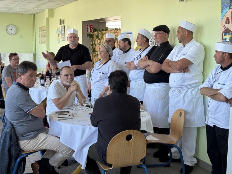 Les chefs de la restauration collective (La Couronne, Roullet et Touvre) ont présenté les résultats de leurs échanges au cours d'un repas qu'ils ont préparé.