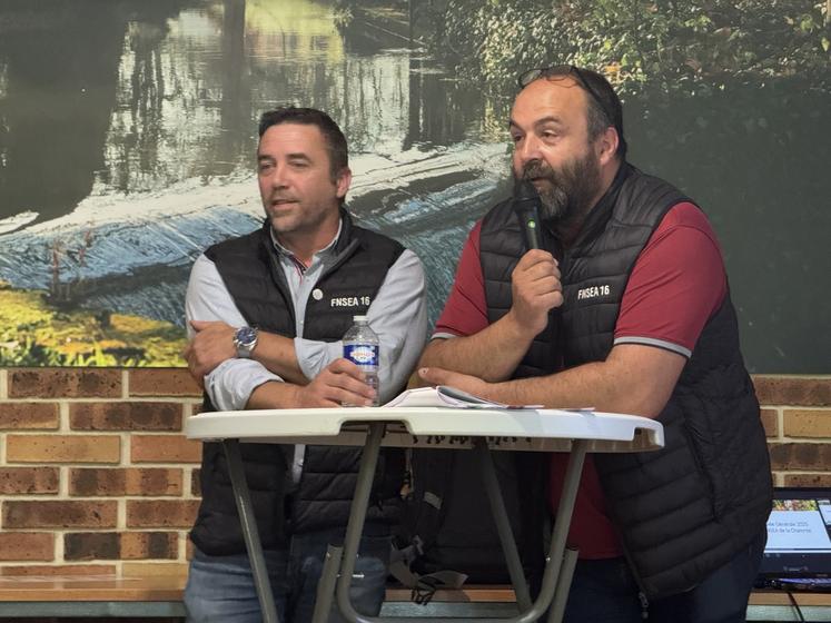 Yohann Guédon, secrétaire général, et Jean-Bernard Sallat, président de la FNSEA 16 lors de l'assemblée générale 2025
