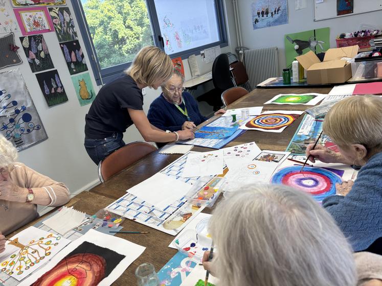 Les résidents ont continué les dessins débutés il y a quelques semaines avec Zeina Hokayem.