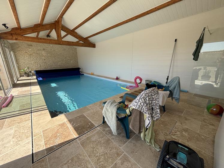 Depuis quelques semaines, le gîte dispose d'une piscine intérieure.
