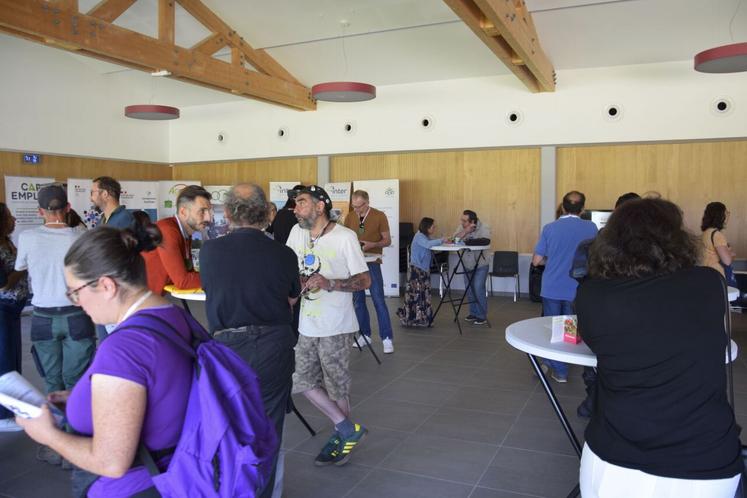 Le rendez-vous Job'Agri a réuni plusieurs dizaines de personnes, candidats, recruteurs et acteurs de l'emploi, le 10 juin à Aignes-et-Puypéroux.
