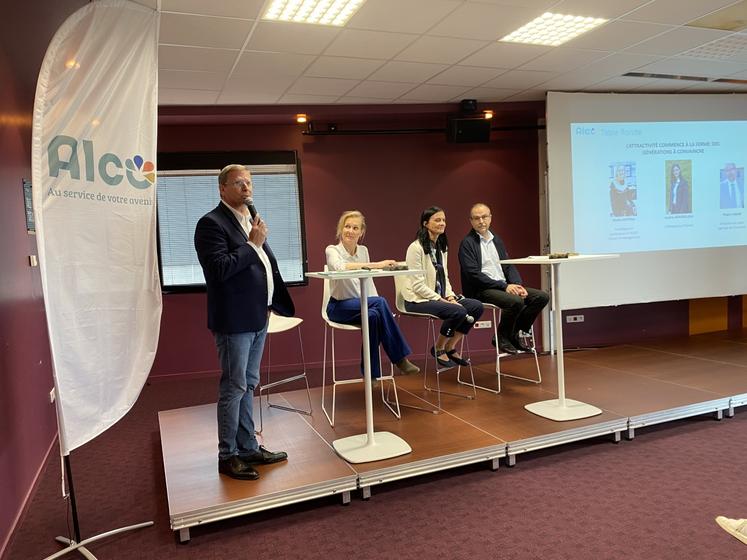 Laurent Chupin, directeur de l'Alco, animait une conférence regroupant une sociologue, la fondatrice de la ferme Hectar et le directeur du lycée agricole de l'Oisellerie (16). Le thème : rendre les fermes attractives pour les jeunes générations.