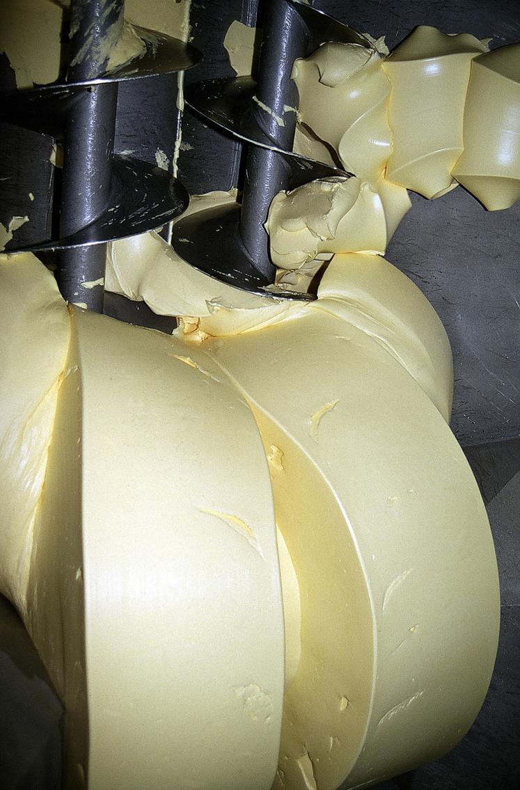 Les volumes de beurre Charentes-Poitou AOP commercialisés à l'export représentent désormais près de 23 % du volume total produit (20 543 t au total). Les 15 869 t destinées au marché français vont à 85 % aux professionnels et à 15 % aux GMS.