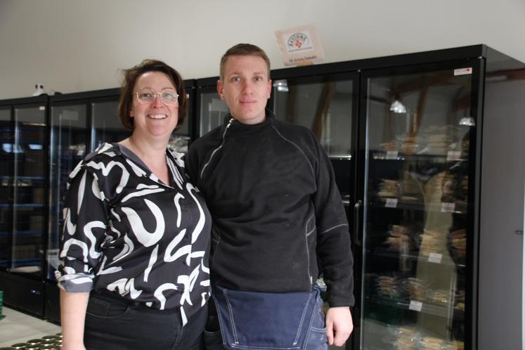 Juliette Debien, à côté de son frère Clément (photo d'archives).