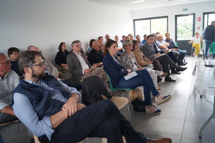La réunion s'est tenue dans les locaux de la Maison de la pépinière viticole charentaise.