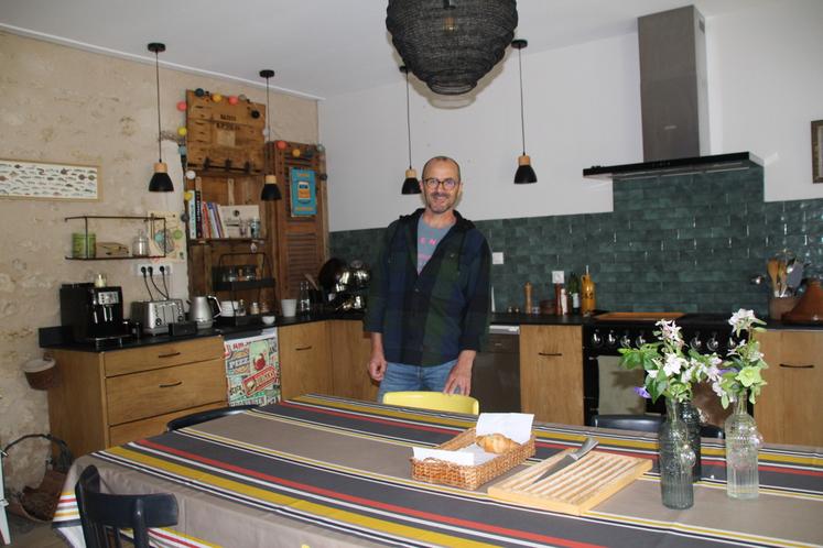 Benoît Court a ouvert les gîtes et chambres d'hôtes de la Pilatière en 2021. C'était un centre équestre jusqu'en 2015 et, il y a bien plus longtemps, l'ancienne ferme du Château.