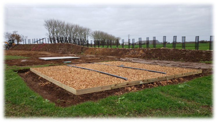 La solution repose sur un préfiltre avec des plaquettes de bois, une zone de ferti-épuration et d'épandage de surface, plantée d'osier.