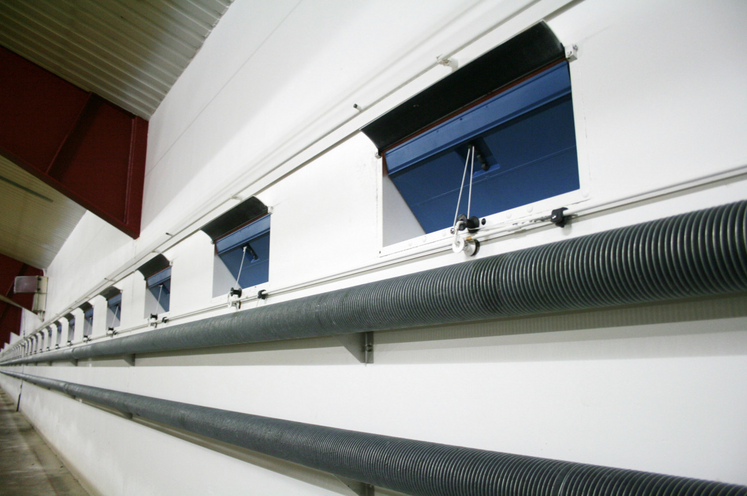 Les tuyaux à ailettes Spiraflex sont situés sous les prises d'air.