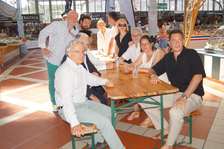 Partenaires et organisateurs des Gastronomades d'été, réunis sous les Halles pour la présentation de ce nouveau rendez-vous gourmand et festif