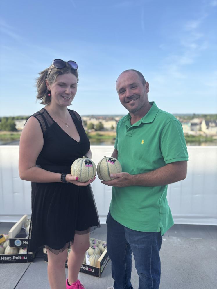 Camille Rambault, animatrice du syndicat et Julien Godet ont organisé le lancement de la campagne à Saumur.