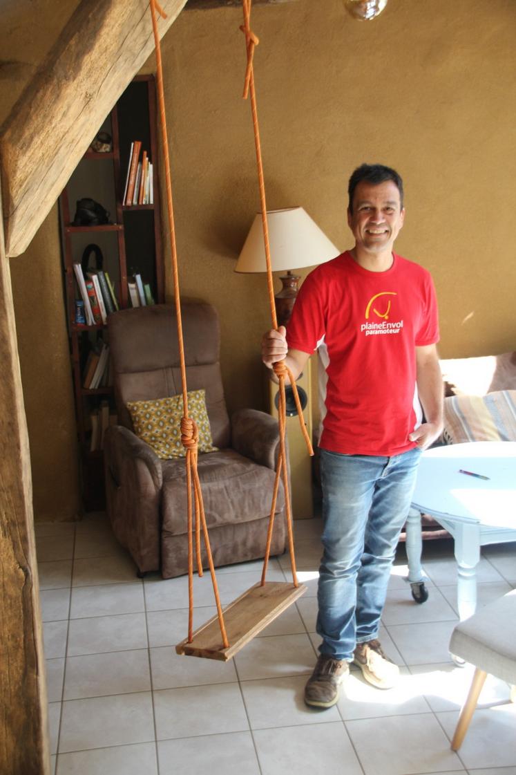 Stéphane Clavurier a restauré le gîte Nature-Poitou. La terre de son jardin a servit à enduire les murs intérieurs.
