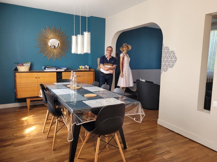 Ambiance années 50 dans cette maison réhabilitée par Didier Seguin et son épouse, rue de la Martinique à Poitiers. Impossible de passer à côté de Catherine, le mannequin.