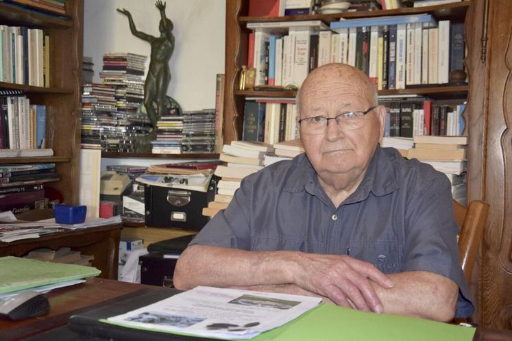 Yves Layrault a compilé ses souvenirs dans un livre qui retrace la création du lycée agricole de Salles-de-Barbezieux.