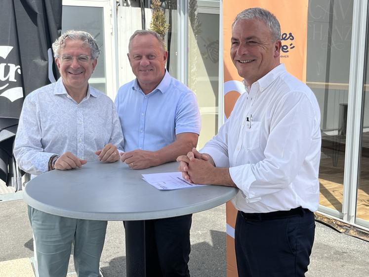 Patrick Mardikian, président délégué et Stéphane Villain, président de Charentes Tourisme