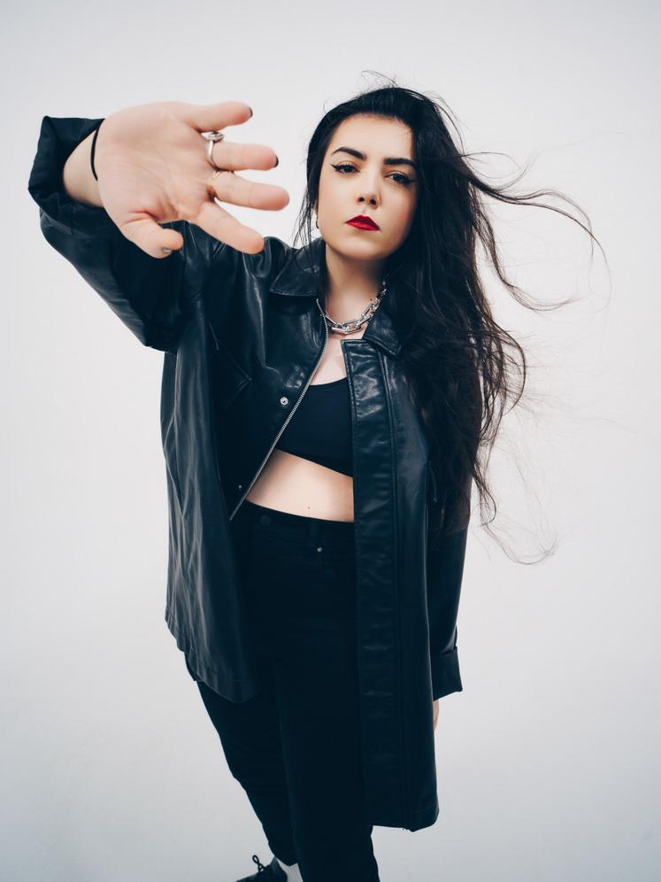 Auteure-compositrice-interprète française, Hoshi est l'une des têtes d'affiche de la Fête du cognac.