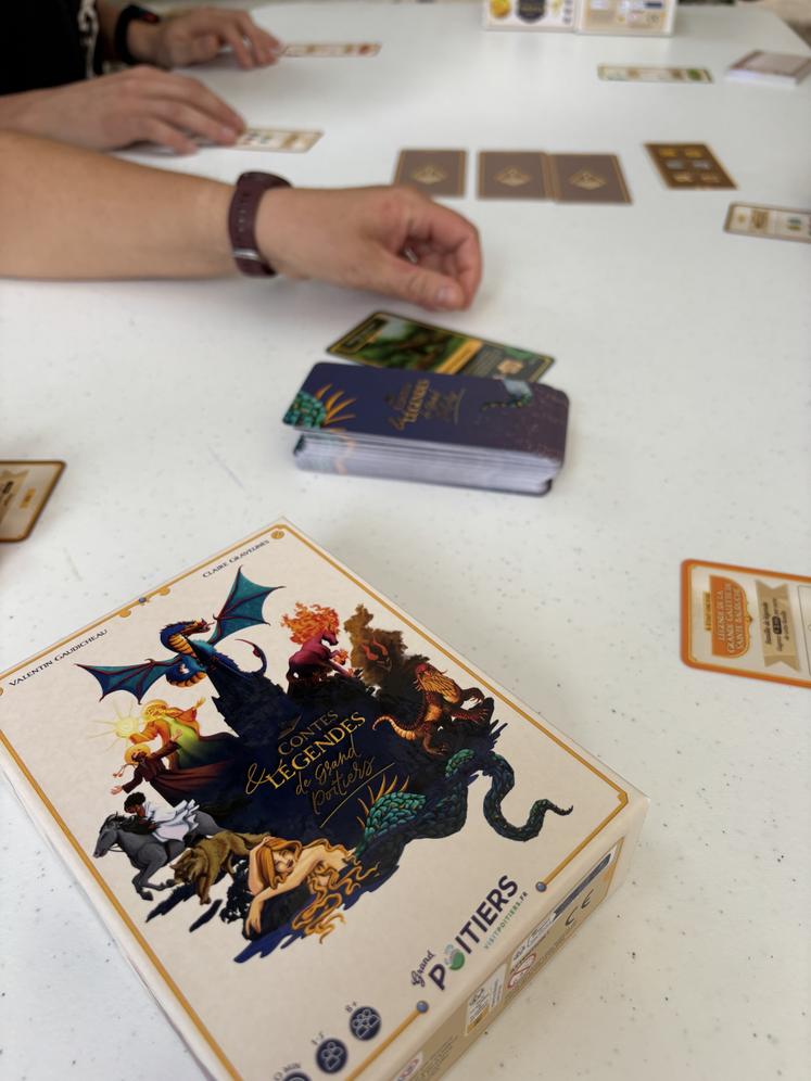 Le jeu propose une soixantaine de cartes qui évoquent 9 contes et légendes.