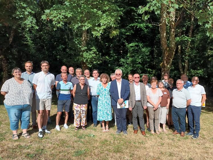 "Je suis plutôt fier de la confiance qui m'est accordée", a déclaré Jean-Marie Gautier après son élection (ici entouré des administrateurs et membres du Bureau).