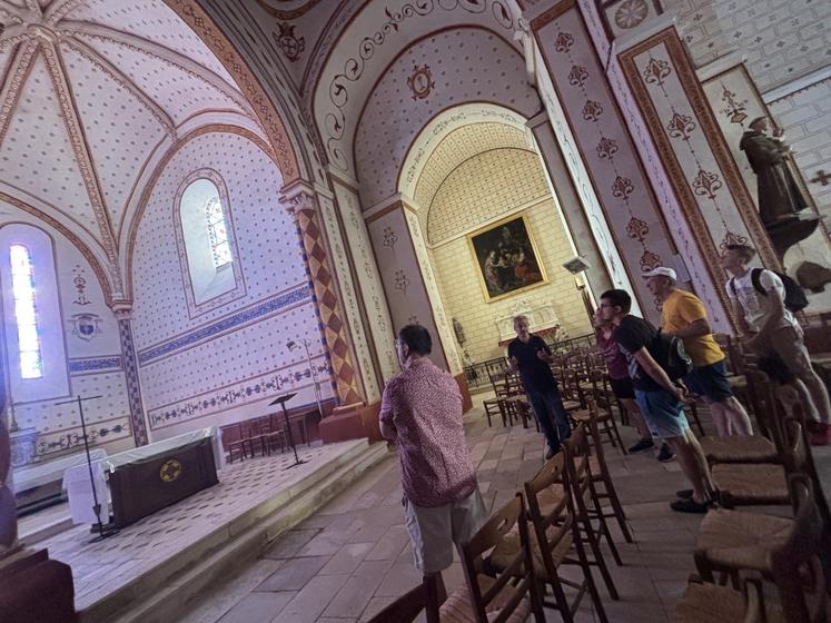 Pour cette première randonnée, c'est par l'église de Saulgé que le parcours a débuté.