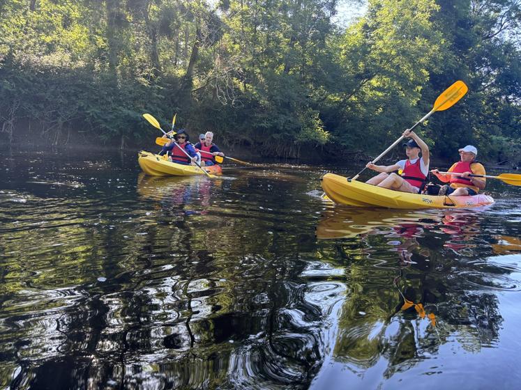 Le rythme est tout à fait adapté aux personnes qui n'ont jamais fait de kayak.