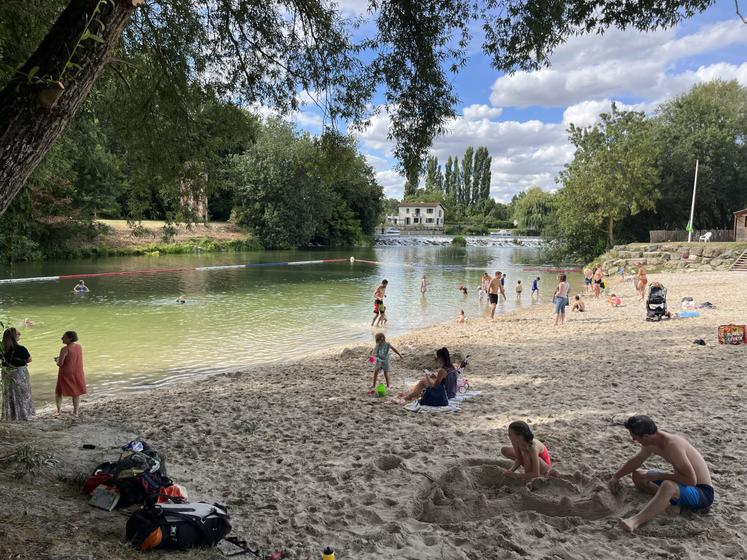 Pause fraîcheur dans la Charente, au Bain des Dames de Châteauneuf.
