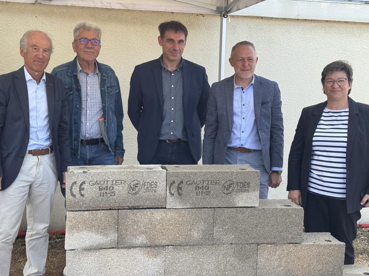 La pose de la première pierre de la modernisation et de l'extension de la station de traitement de l'eau potable d'Angeac-Charente. Les travaux doivent être terminés pour la fin de l'année.