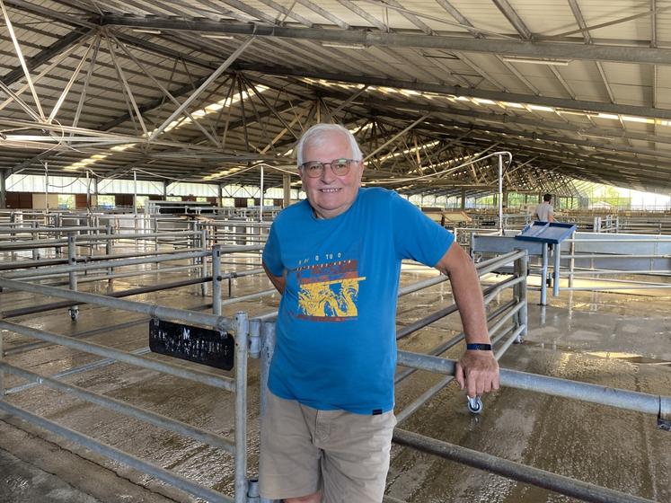 Bernard Proust, président de Festiv'Agri, sous le foirail du marché aux veaux de Lezay.