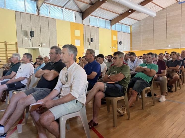 Plus de 150 personnes s'étaient inscrites à la réunion, auxquelles il fallait ajouter les 80 délégués.